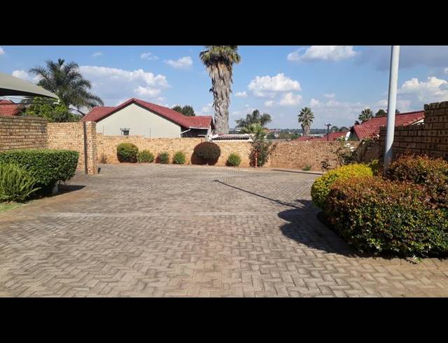3 BEDROOM HOUSE FOR SALE IN GROBLERPARK EXT